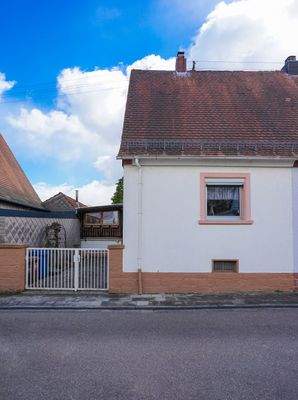 Hausansicht mit Innenhof