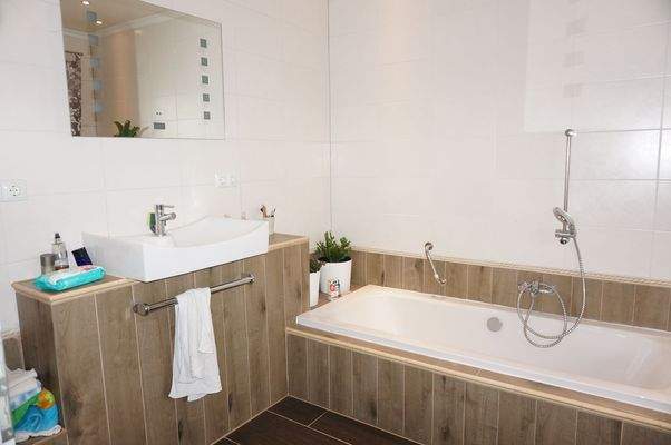 Badezimmer 1_Whg1.JPG