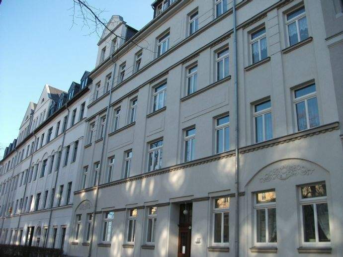 solide 2-Raum-Wohnung ZEIßSTR.38