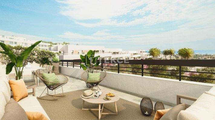 Flats with Large Terraces and Spectacular Views in Estepona