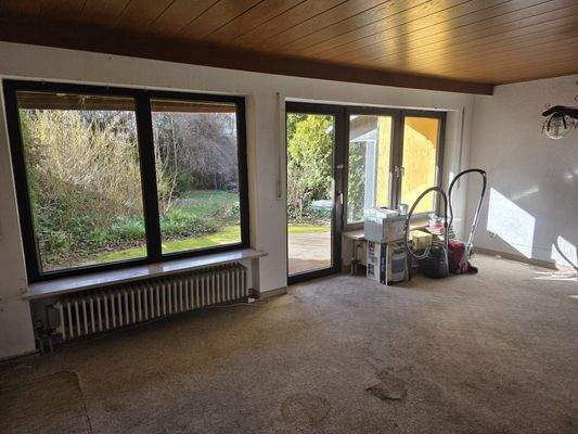 Wohnzimmer mit Blick auf Terrasse