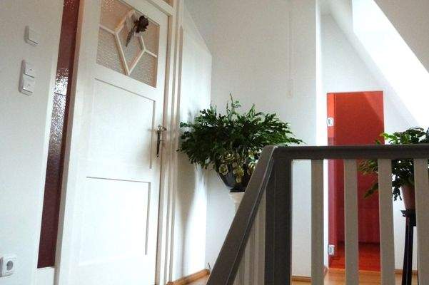 Hausflur zur ETW im DG