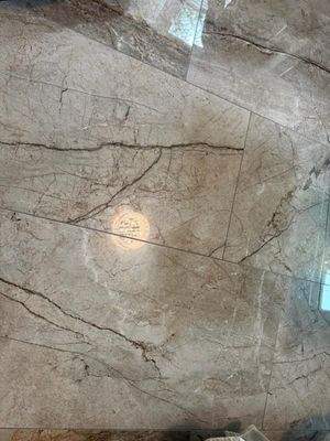 schöner Fliesenboden im WZ