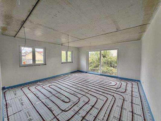 Wohn- und Esszimmer mit offener Küche