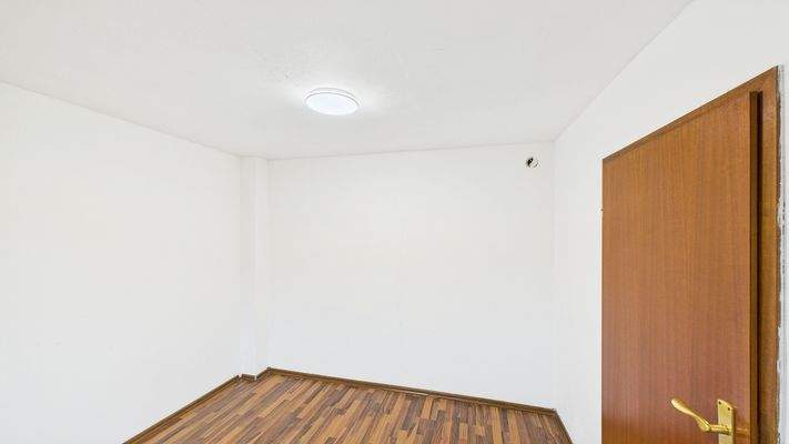 CAM03143G0-PR0197-STILL026