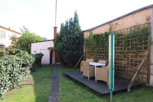 Gartenbereich Weg zum Bungalow