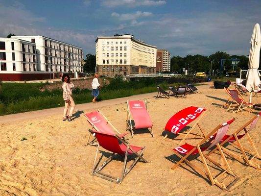 Standbar nebenan.JPG