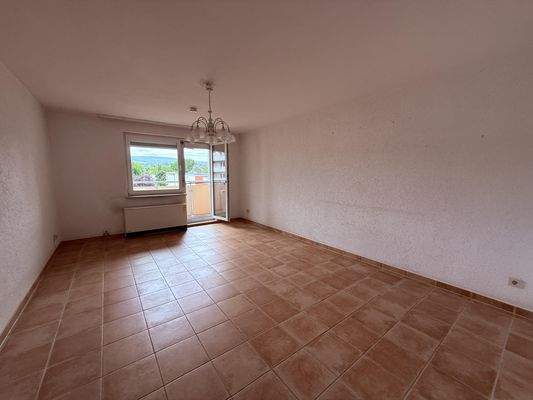 Wohnzimmer mit Balkon