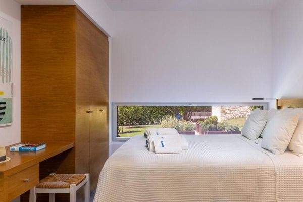 Kreta, Plaka: 2 Luxusvillen mit Tennisplatz, Olivenhain und atemberaubendem Meerblick zu verkaufen