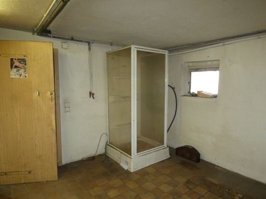 Dusche im Keller