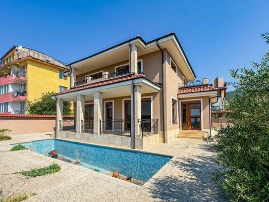 ID 13194 Haus mit eigenem Pool in Sveti Vlas