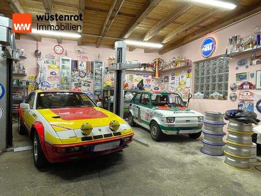 Halle_Nebengebäude_Werkstatt mit Hebebühne