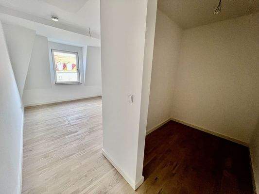 Master-Schlafzimmer mit Ankleide