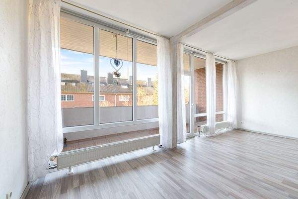 Zimmer mit Balkonzugang