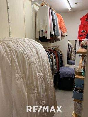 Begehbarer Schrank