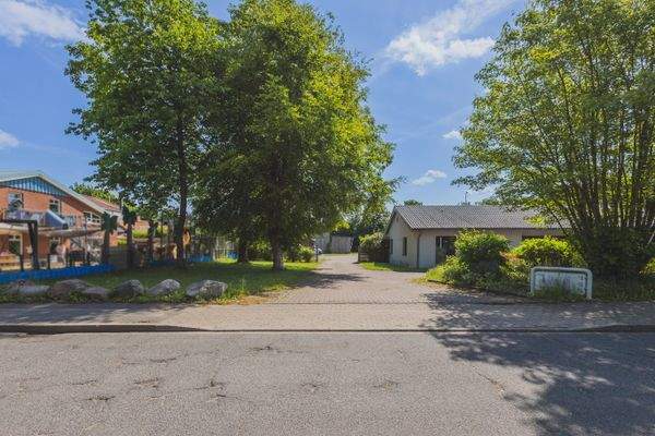 Einfahrt zur Lagerhalle 