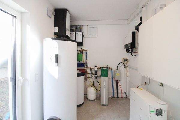 Hauswirtschaftsraum mit Technikanlage