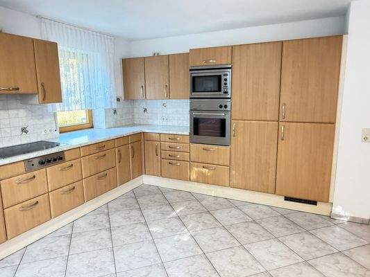 Küche mit Zugang zur Terrasse