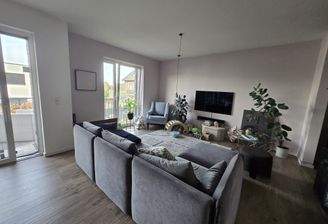 Moderne Wohnung mit Balkon