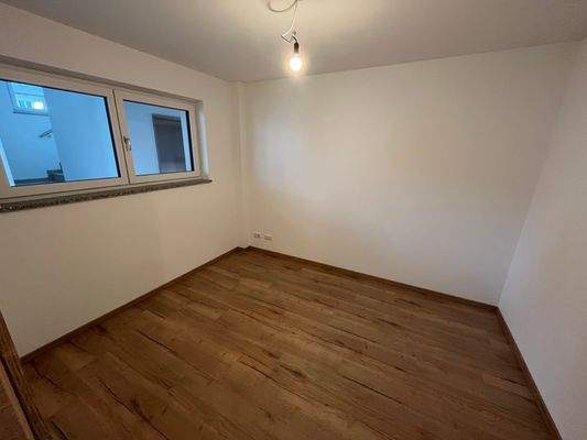 Schlafzimmer 2 (2).jpg