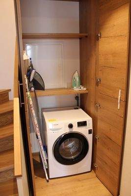 Apartment 402; Waschtrockner und div. Ausstattung