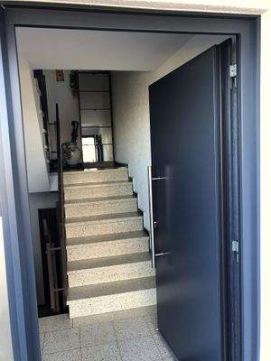 Eingang-Treppenhaus