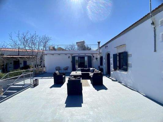 Wunderschön Renovierte Villa mit Meer- und Bergblick zum Verkauf in Xirosterni