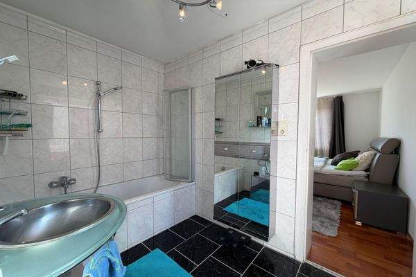 1. OG Bad mit Badewanne