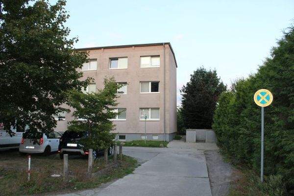 Strassenansicht - Mülltonnenbereich rechts