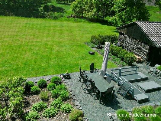 Sicht aus dem Fenster OG in den Garten.jpg