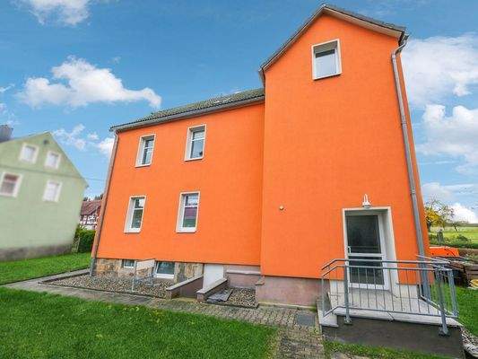 Kellereingang (l) Hauseingang (r)