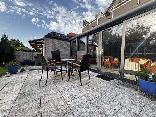 Terrasse vor dem Wintergarten