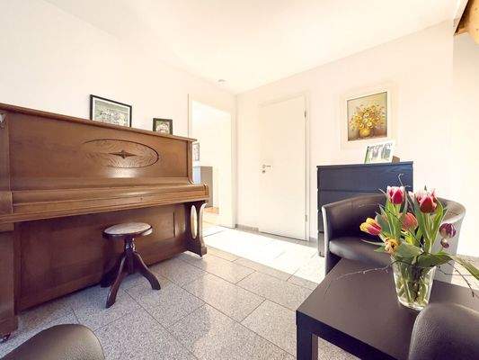 Der helle Eingangsbereich // Flur im EG