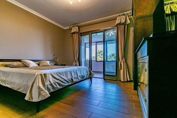 Luxusvilla-am-gardasee-kaufe_villa-am-gardasee-kaufen-haus-am-gardasee-kaufen_exklusive-Villa-am-gardasee_luxus-villa_luxusvilla-am-gardasee_villa-mit-panorama_villa-in-desenzano_comprare-villa-lago-di-garda_vendere-villa-lago-del-garda_Villa-di-lusso_Lag