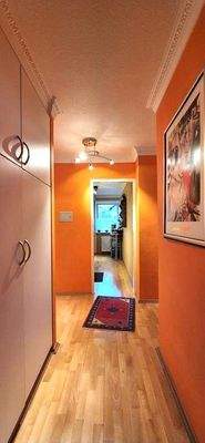 Flur mit Garderobenschrank