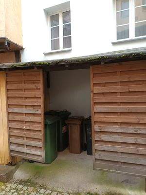 Hof, Abstellraum für Mülleimer