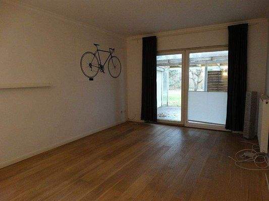 Wohnzimmer mit Zugang Terrasse