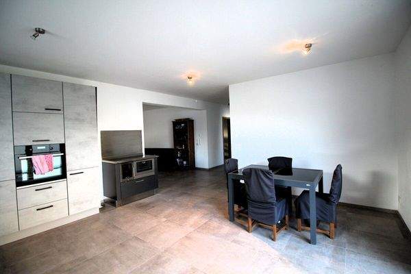 EG Blick von Küche in den Flur