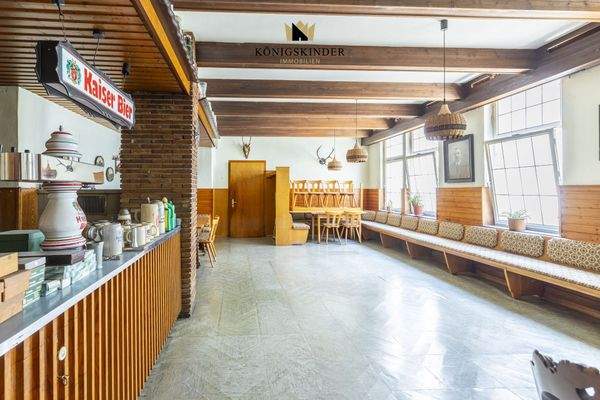 Platz im Hauptraum für ca. 80 Gäste