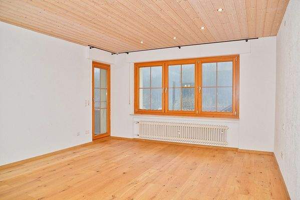 OG  Schlafzimmer mit Ausgang zum Balkon