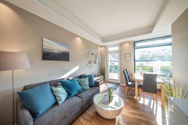 Tiefblau Wohnzimmer.jpg