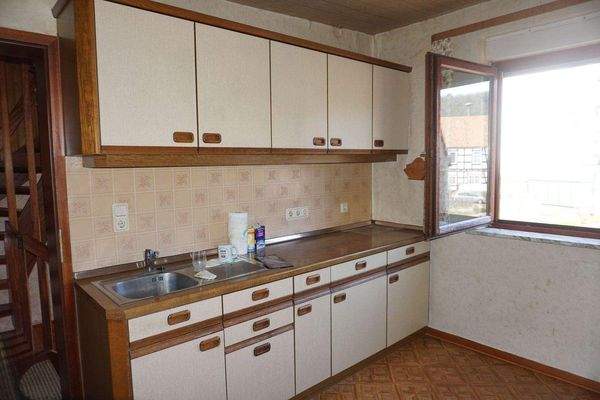 Küche mit Einbauküche.JPG