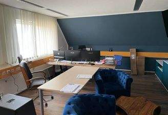 Büro im Dachgeschoss.jpg