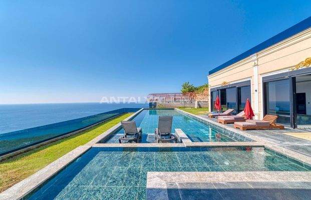 Manor House with Private Pool Near Beach in Kargicak Alanya