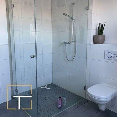 Moderne Badezimmerdusche