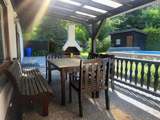 Terrasse mit Freisitz überdacht