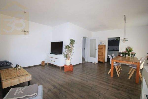 Wohnzimmer mit Essbereich