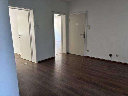 3.OG Flur mit Blick zur Tür