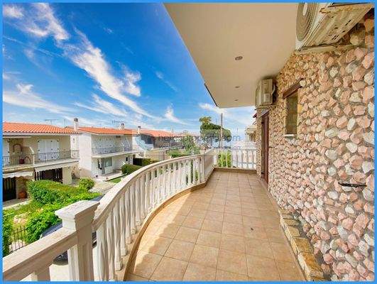 6ccd7fe398114ee3b45bd54d05027449-original