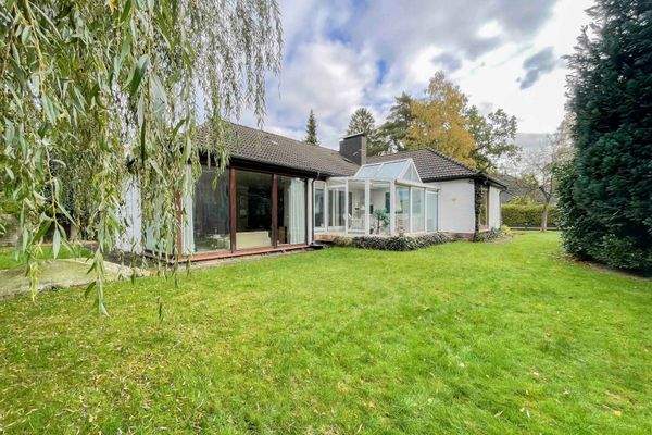 Blick_auf_haus_vom_Garten